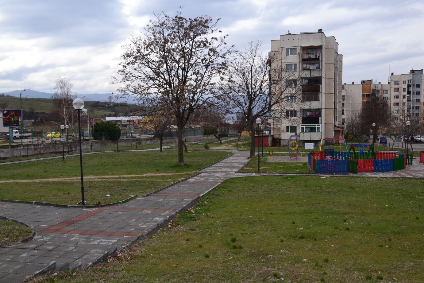 Продължава акцията срещу кърлежи в Благоевград 9 Продължава акцията срещу кърлежи в Благоевград
