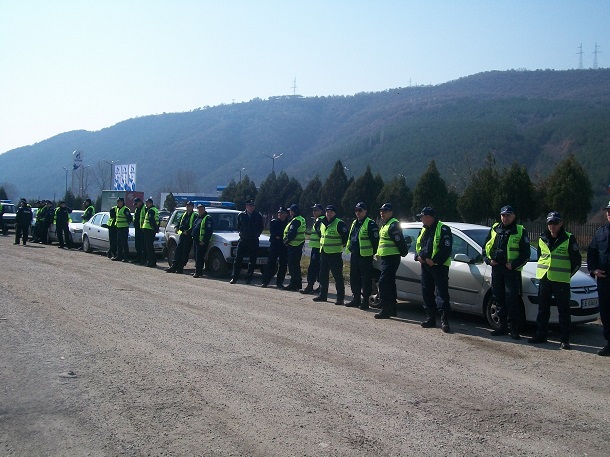 Полицията не разреши протестиращи да блокират пътя за Гърция