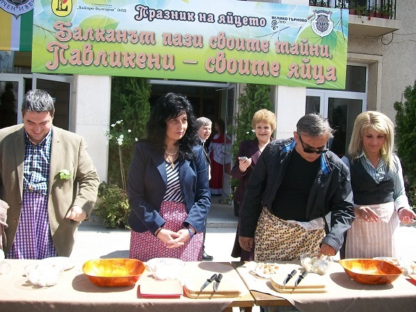 Кметове белят яйца на конкурс в Павликени