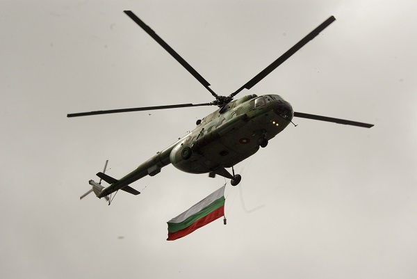 Ниска облачност спряла самолетите да участват във военния парад