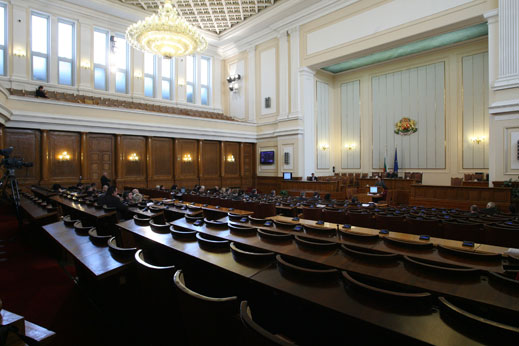 Депутатите обсъждат заема от 1,5 млрд. евро 9 Депутатите обсъждат заема от 1,5 млрд. евро