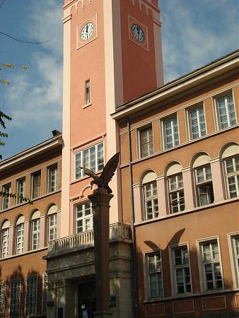 Часовник скара областния и кмета на Стара Загора
