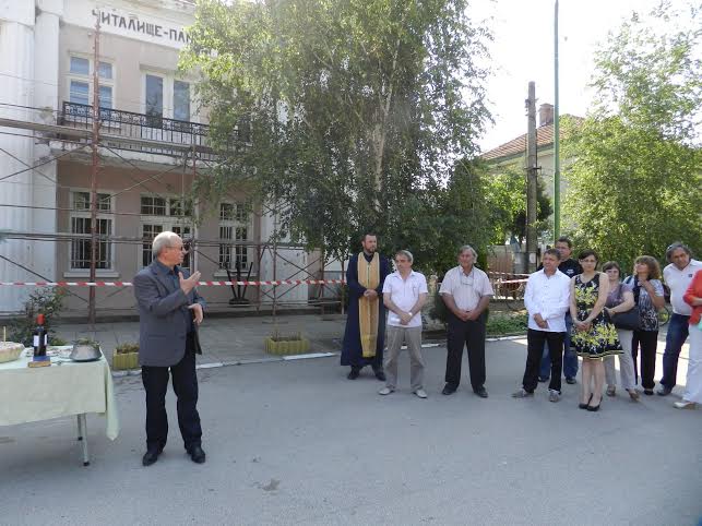 Ремонтират читалището в Ново село