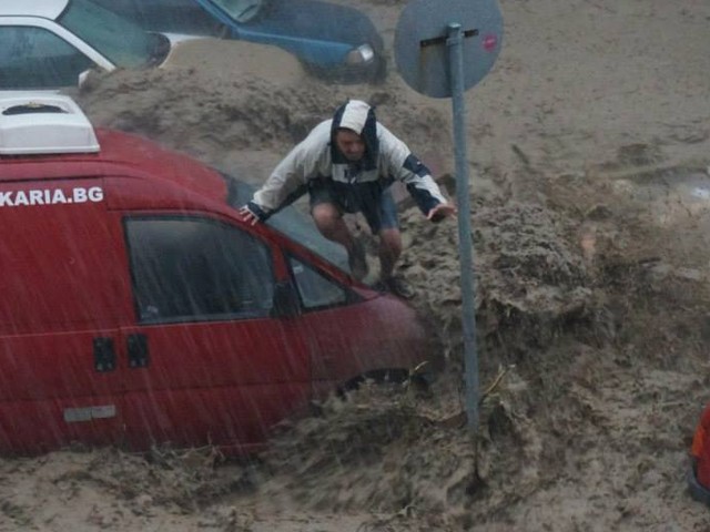 Отново дъжд над Варна, 11 са жертвите 9 Отново дъжд над Варна, 11 са жертвите
