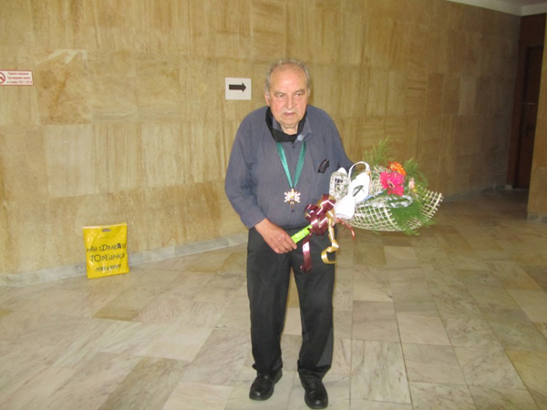 Мъж, дарил 107 л кръв, стана почетен гражданин на Смолян