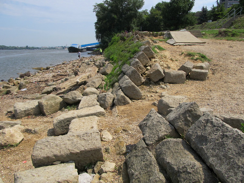 Водите на Дунав рушат кейовата стена на Русе 1 53bd35f3b0004