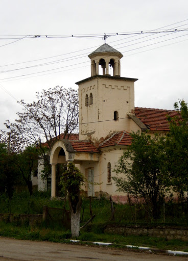 Обновяват храма в село Баурене