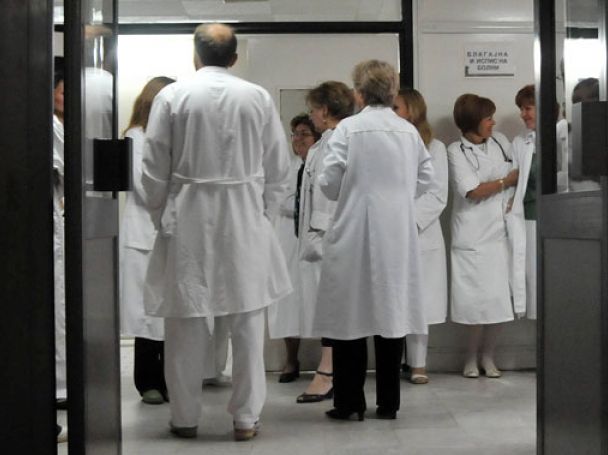 Анкета: 75% подкрепят вдигането на лекарската заплата