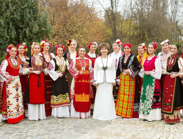 Дъжд и космически гласове на откриването на „ Аполония“