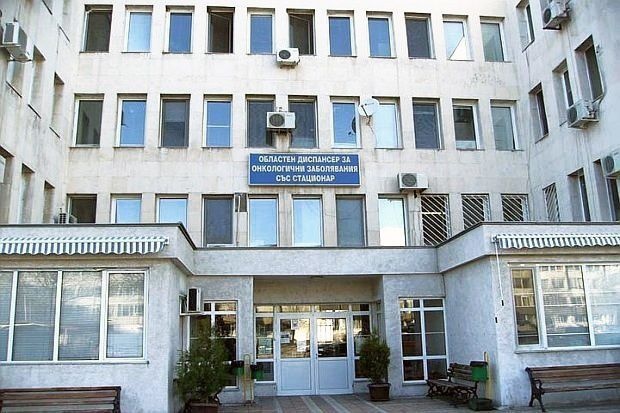 От болницата в Благоевград искат бариера срещу коли 9 От болницата в Благоевград искат бариера срещу коли