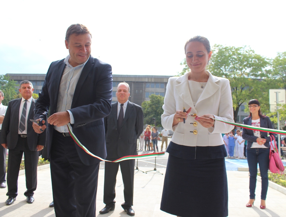 С водосвет откриха обновена онкоболница в Благоевград 1 540dc01744368