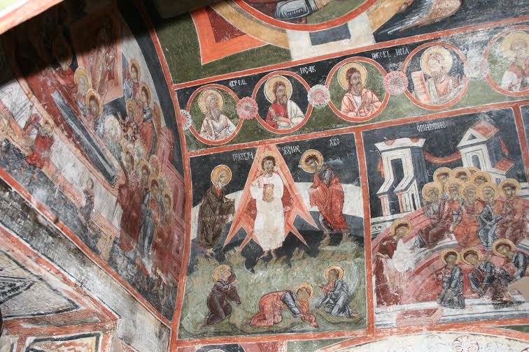 Чудодеен извор до храма в Добърско цери очи