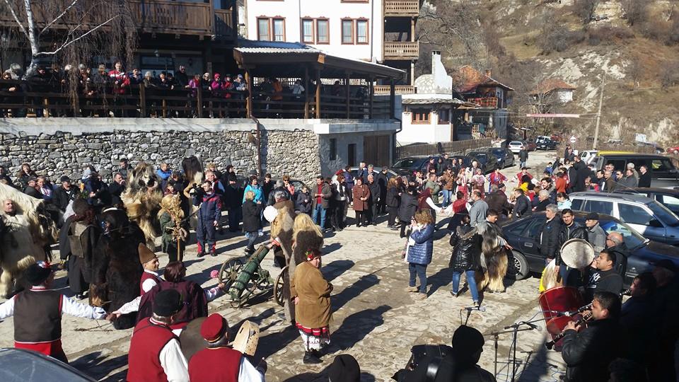 Гръцки кметове зарязаха лозята край с. Делчево