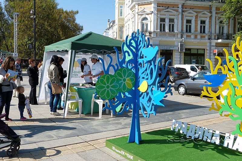 Градина на мечтите разцъфтя пред съдебната палата в Русе 9 Градина на мечтите разцъфтя пред съдебната палата в Русе