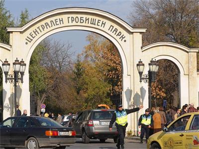Обновяват алеите на трите големи софийски гробища тази година 9 Обновяват алеите на трите големи софийски гробища тази година