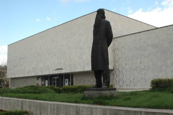 Галерията в Кюстендил представи произведения на Стоян Венев 1 544a7f4a129d6