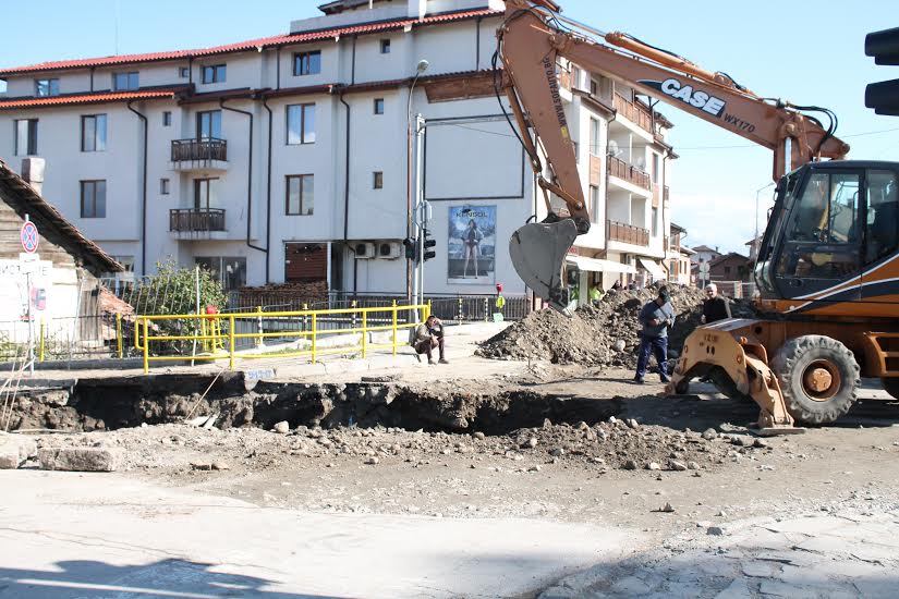 Асфалтират спешно 25 улици в Банско преди зимния сезон
