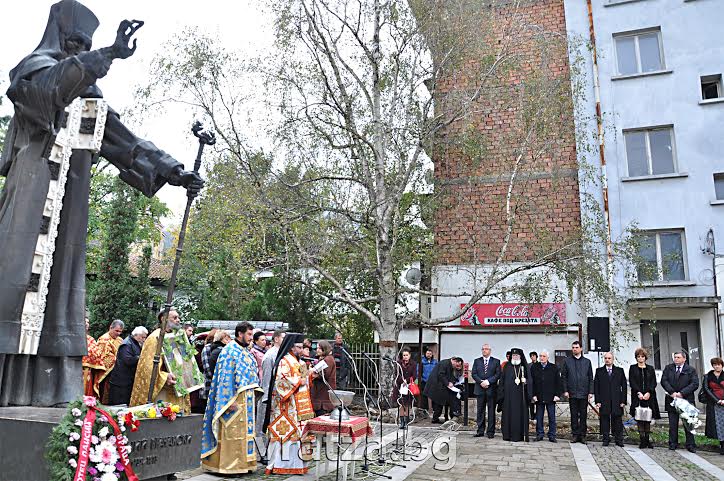 Врачани се поклониха пред паметника на първоучителя Св. Софроний 1 5455040c919a3