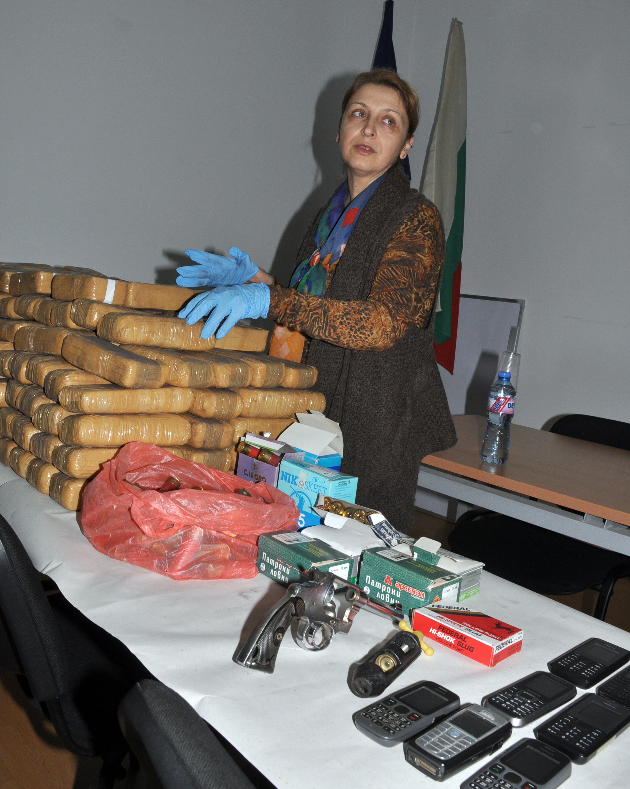 Хероин за 13,5 млн.лв. спипани на 15 м. до българската граница 9 Хероин за 13,5 млн.лв. спипани на 15 м. до българската граница