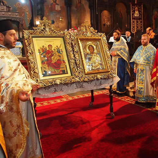 Всецарица и Св. Великомъченик Георги помагат на болни и зависими във Варна