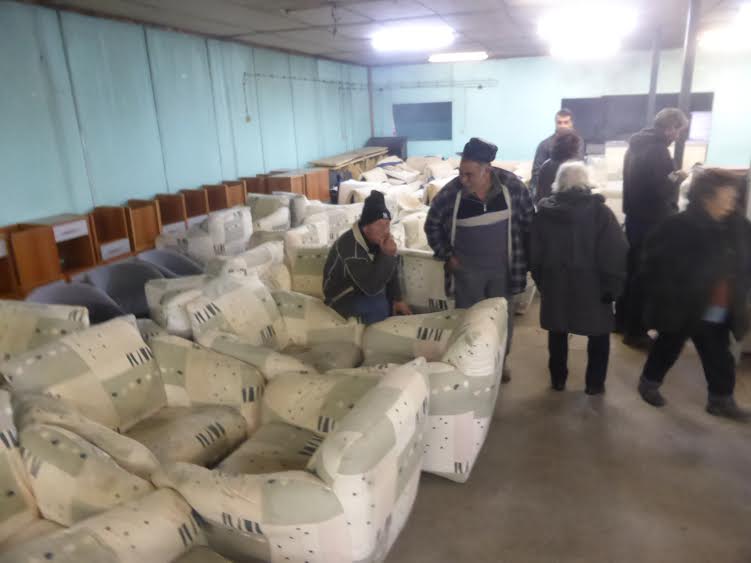 Пореден ТИР с луксозно обзавеждане пристигна в потопените селища от Врачанско 1 547ec933a0a8d