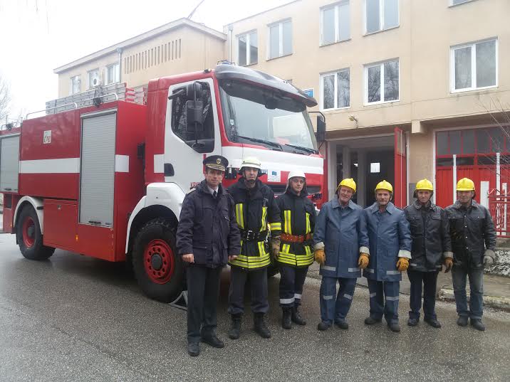 Пожарникари и доброволци от Крумовград се справиха с аварийна ситуация