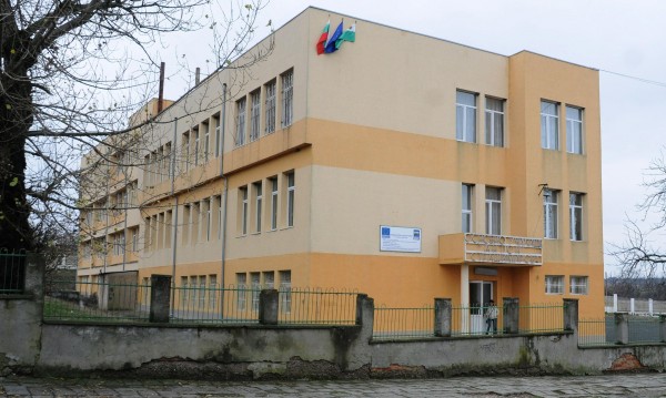 Директорката на училището в Дебелт хвърли оставка