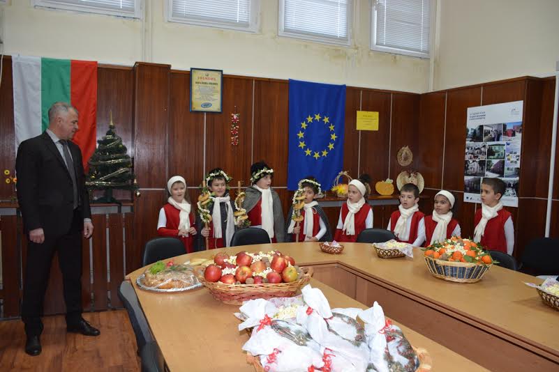 Коледари орисаха кмет и съветници