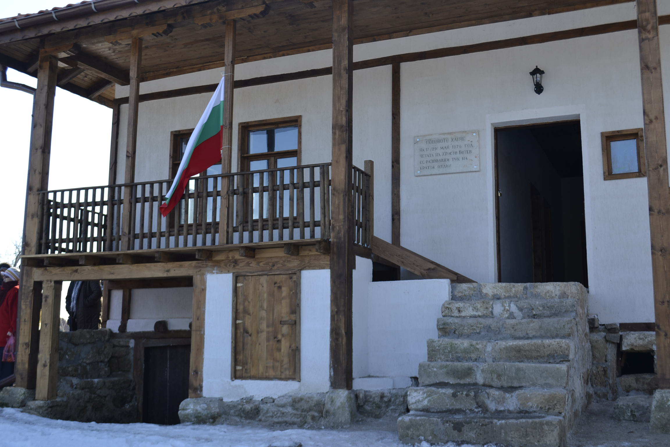 Мераклия за паметник на културата преби секретарка на кметството в Бутан