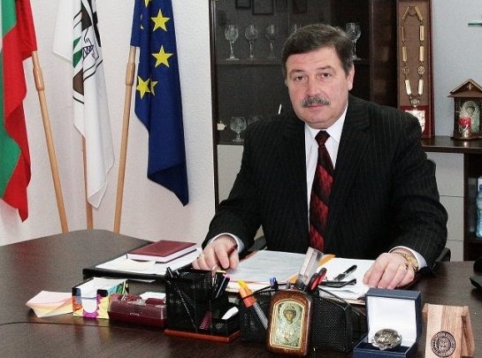 Пещера печели все повече от паркинги