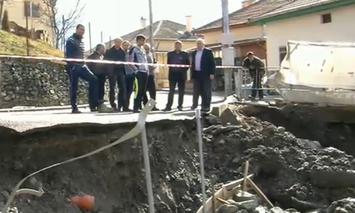 Взривихат дигата на яз. Цонево, за да не залее селищата