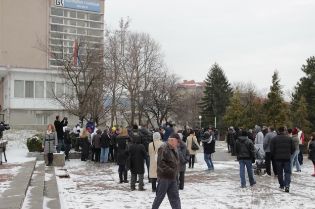 Стотина шуменци излязоха на протест срещу мътната вода