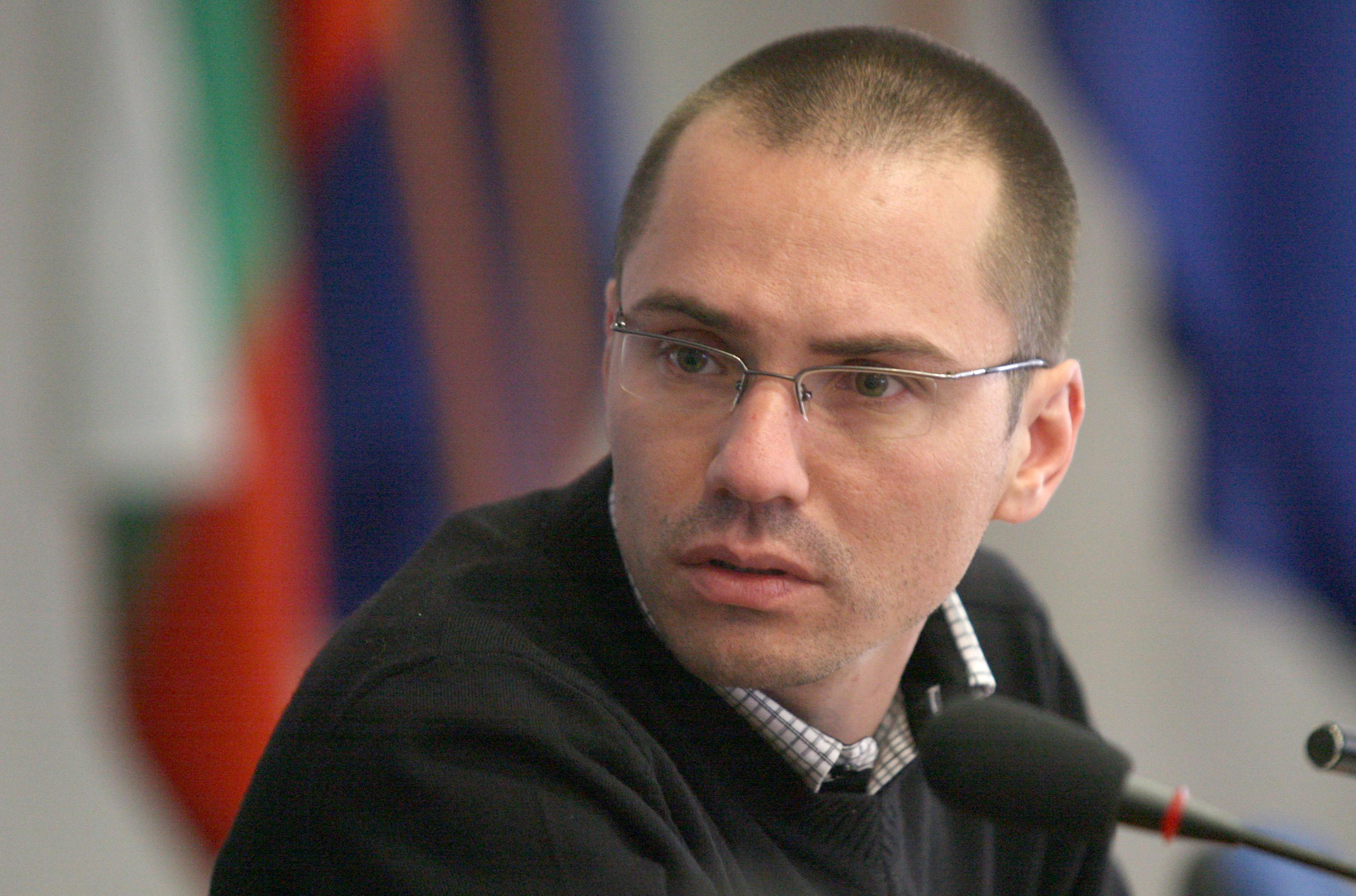 Докога ще се борим с плюшени мечета срещу хора с автомати, пита Ангел Джамбазки 9 Докога ще се борим с плюшени мечета срещу хора с автомати, пита Ангел Джамбазки
