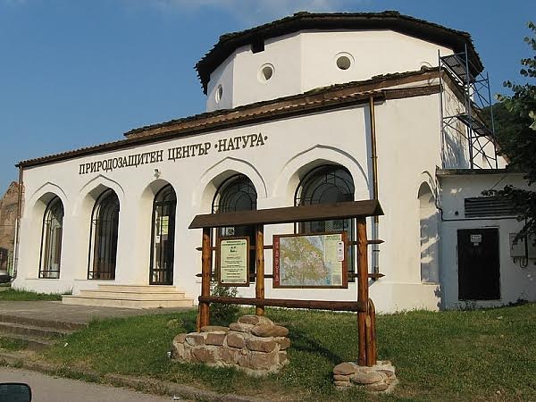 Показват стари календари за националния празник във Враца