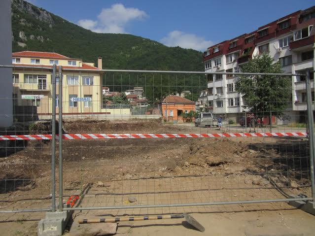 Багери рушат древен некропол насред Враца 1 54ee9494 59a3 cccb