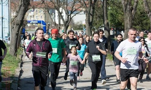 Стотици тичаха на Великденския крос в Разград