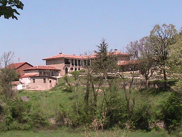 Най-старият скален манастир в Европа се намира край Чирпан (СНИМКИ)