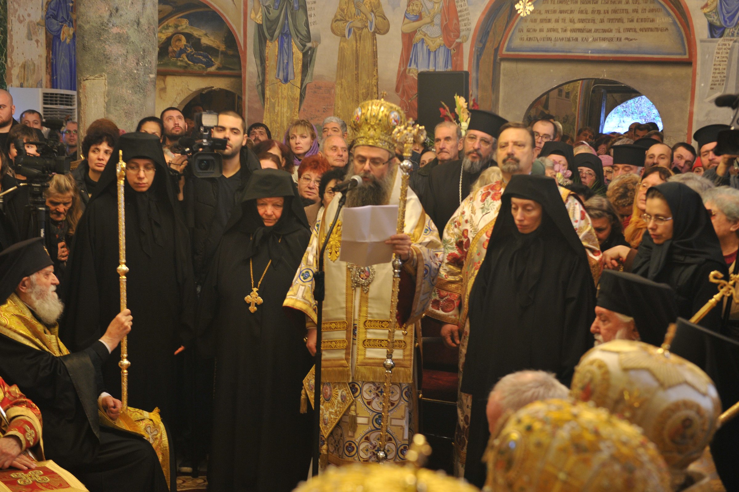 Дядо Николай ще води великденската служба довечера в “Свети Кирик”