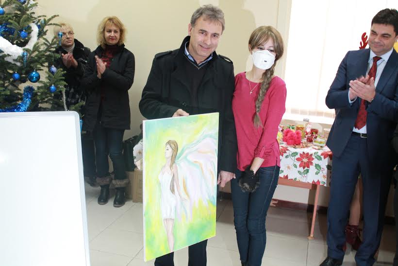 Благотворителен базар в подкрепа на болна ученичка откриха в Хасково