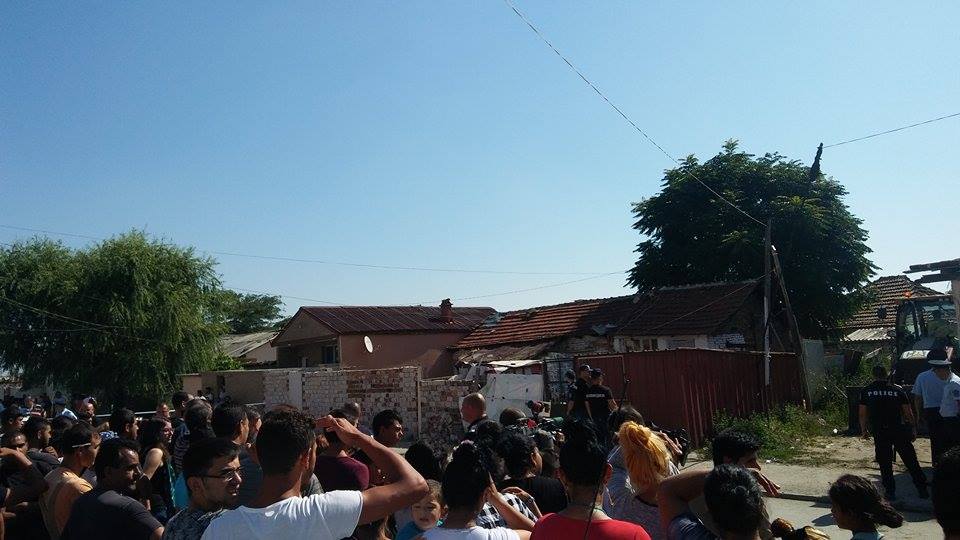 Събориха незаконни къщи в “Столипиново”