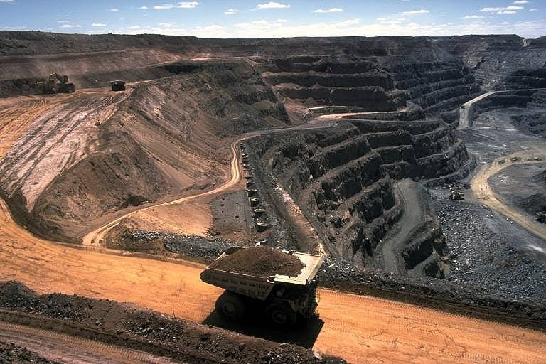 Търсят полезни изкопаеми край Сандански