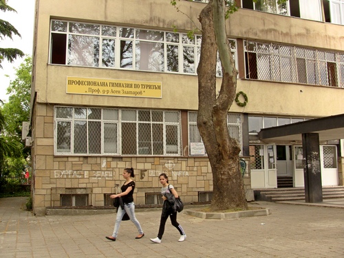 Бургаска гимназия търси работа на своите възпитаници 9 Бургаска гимназия търси работа на своите възпитаници