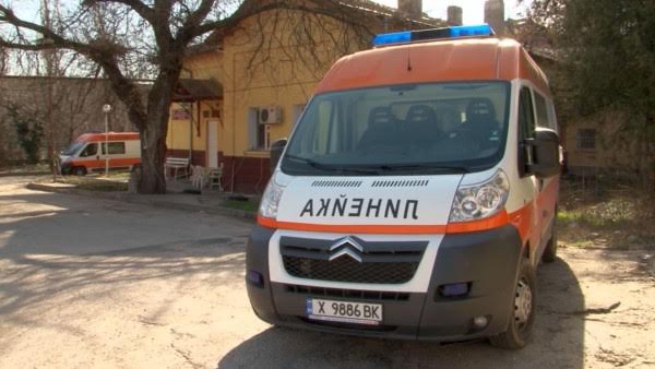 Разследват побой над медицински екип в селско школо