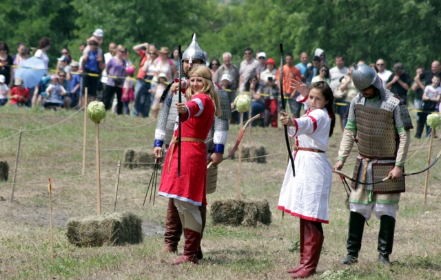 Наследници на викингите представят историите им край Враца