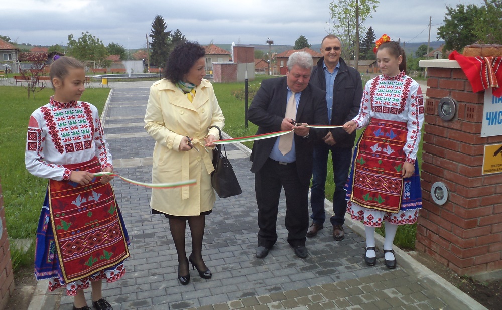 Земеделският министър Десислава Танева откри парк за отдих в Ценово