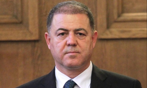 Ненчев готви чистка в администрацията на МО