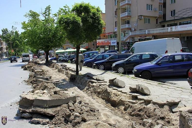 Започна ремонтът на тротоарите по булевард „България" във Велико Търново 9 Започна ремонтът на тротоарите по булевард „България” във Велико Търново