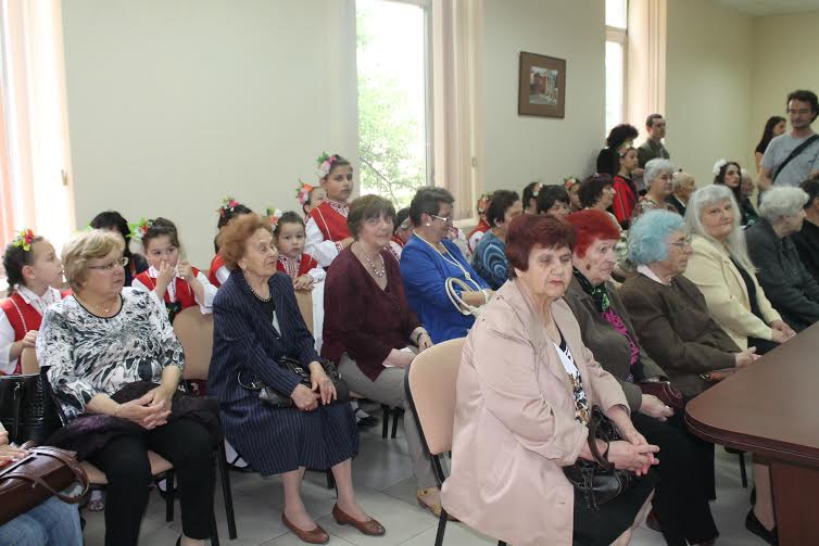 Тракийските дружества организираха празник на българщината 9 Тракийските дружества организираха празник на българщината