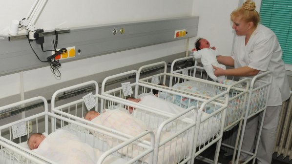 Лекари от Пазарджик спасиха новородено с музика от Моцарт 1 57786714 3043 2a92 1