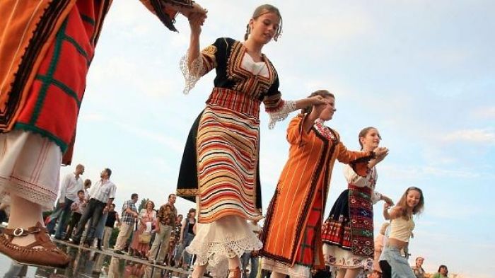 Ловеч събира любители на фолклора от страната